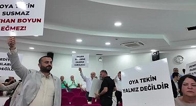 Seyhan Belediyesi CHP'li belediye meclis üyeleri, Başkan Oya Tekin'in gözaltına alınmasına tepki gösterdi