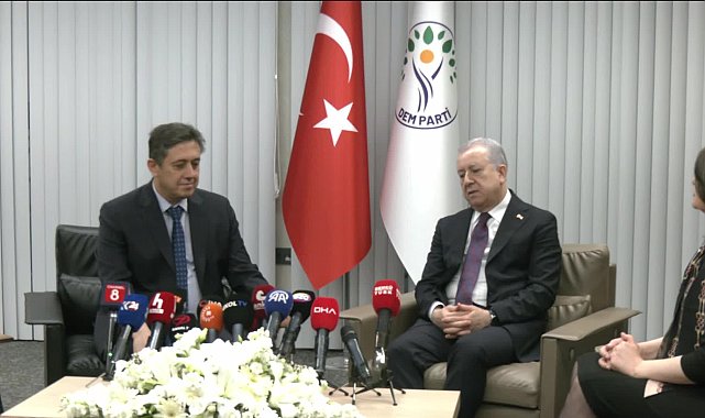 Siyasi partiler arası bayramlaşma... MHP heyeti, DEM Parti'yi ziyaret etti: Heyetler arasında güldüren