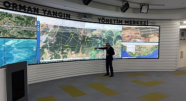 Tarım ve Orman Bakanı Yumaklı, İzmir'deki orman yangınını Yangın Yönetim Merkezi'nden takip ediyor