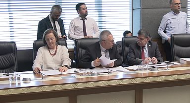 TBMM Sağlık, Aile, Çalışma ve Sosyal İşler Komisyonu... CHP'li Karaoba: Sizin en büyük sorununuz vatandaş odaklı hizmet vermek değil, parasallaşmış bir sağlık sistemini daha fazla doyurmak