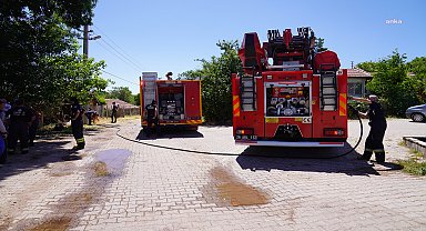 Tepebaşı Belediye Başkanı Ataç yanan evlerde incelemelerde bulundu