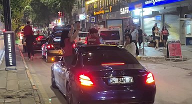 Van’da Vanspor coşkusu kent meydanına taştı... Şampiyonluk kutlamaları devam ediyor 