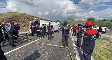 Yozgat’ta trafik kazası… Aşırı hız kazaya neden oldu, 2 kişi öldü, 15 kişi yaralandı