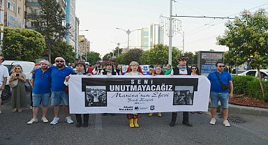 Yunusemre Belediyespor Halk Oyunları Ekibi, ikincilik kupasını Ferdi Zeyrek’e armağan etti