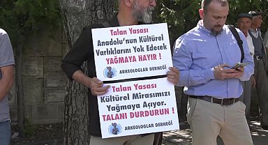 Zeytinliklerin madencilik faaliyetlerine açan yasa teklifi TBMM önünde protesto edildi: