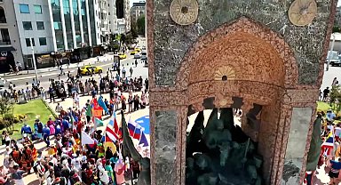 26. Uluslararası İstanbul Büyükçekmece Kültür ve Sanat Festivali başladı...55 ülkeden sanat elçileri Taksim Meydanı'nda çelenk takdim töreninde buluştu