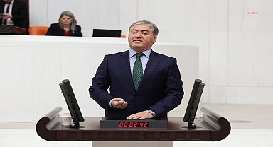Ahmet Özer’e tahliye kararı... Murat Emir: “Erdoğan, ‘DEM’le beraber yürüyoruz’ deyince sorun yok, CHP’li başkan DEM’li meclis üyeleriyle çalışınca terör suçlaması”