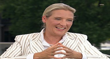 Almanya için Alternatif (AfD) partisinin Eş Genel Başkanı Alice Weidel’in röportajı protesto edildi