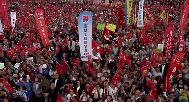 Amasya’da demokrasi nöbeti… Binler özgürlük ve sandık için meydandaydı