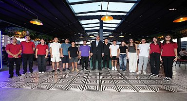 Ataşehir’de öğrenciler, sınav ve tercih sürecinin stresini toplu yemekle attı