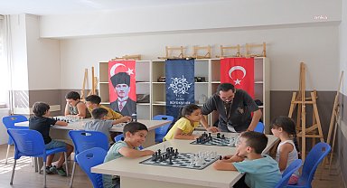 Aydın Büyükşehir Belediyesi, çocuklar için satranç kursları düzenliyor