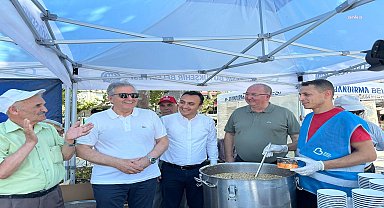 Bandırma Belediye Başkanı Mirza, Büyükşehir Belediyesi'nin aşure ikramına katıldı