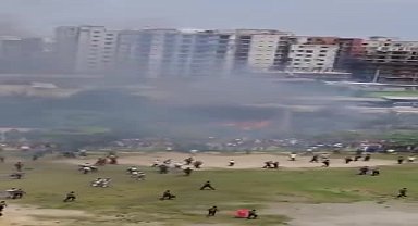 Bangladeş'te hava kuvvetlerine ait eğitim uçağı okul ve üniversite kampüsüne düştü: En az 19 ölü