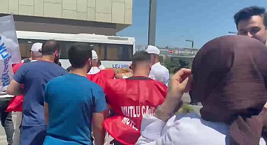 Başakşehir Çam ve Sakura Şehir Hastanesi sağlıkçılarından eylem: “Niçin ısrarla sağlıksız yemek malzemeleri çalışanlara dayatılmaktadır”
