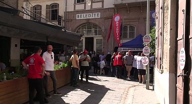 Belediye-İş Sendikası üyelerinden, İzmir Büyükşehir Belediyesi iştiraklerindeki işten çıkarmalara karşı eylem