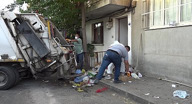 Bornova'da dört kişilik aile çöp evden belediyenin müdahalesiyle kurtarıldı