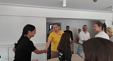Bornova’nın sultanları set vermeden grup birincisi oldu