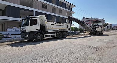 Burdur Belediye Başkanı Ercengiz, Armağan İlci Mahallesi'nde devam eden yol çalışmasını inceledi