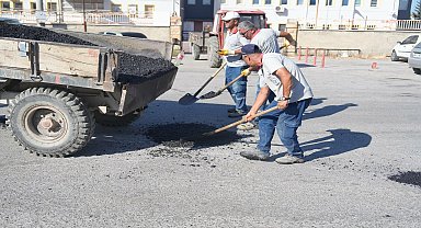 Burhaniye Belediyesi, sanayi sitesi içerinde asfalt yama çalışmalarına başladı 