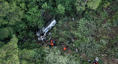 Bursa'daki orman yangınına su taşıyan tanker şarampole yuvarlandı, 3 kişi hayatını kaybetti