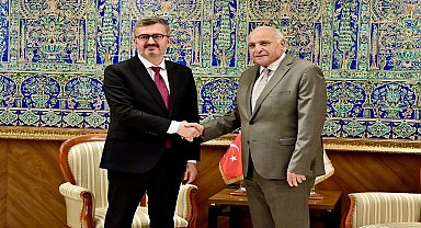 Cezayir’i ziyaret eden Dışişleri Bakan Yardımcısı Duran, Cumhurbaşkanı Erdoğan’ın davet mektubunu sundu