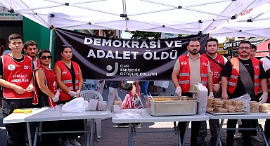 CHP Eskişehir Gençlik Kolları demokrasi ve adalet helvası dağıttı 