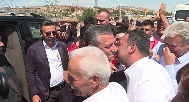 CHP Genel Başkanı Özel, ev hapsinde bulunan Adıyaman Belediye Başkanı Tutdere’yi ziyaret etti: