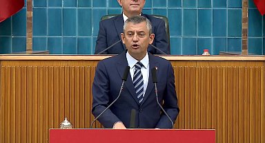 CHP grup toplantısı... Özgür Özel: “AK Parti, Cumhuriyet'in ilanına ‘kanlı darbe’ diyen bir alçağı kınayamamaktadır, sahiplenmektedir”