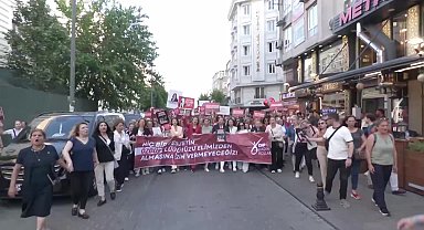 CHP'li kadınlar Beyazıt'tan Saraçhane'ye yürüdü