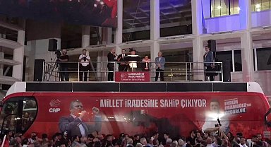 CHP’nin “Millet İradesine Sahip Çıkıyor” mitingi… Özgür Özel: Antalya'yı size teslim etmedik, etmeyeceğiz
