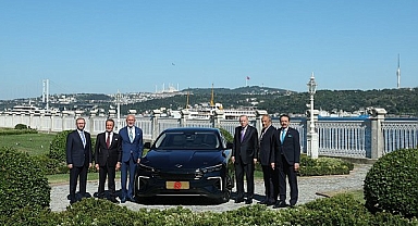 Cumhurbaşkanı Erdoğan, Togg'un yeni modeli T10F'yi test etti