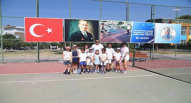Dikili’de çocuklar tenis ile buluşuyor