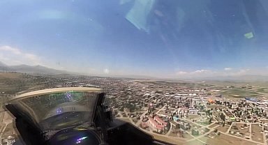 Erzurum Kongresi'nin 106'ncı yıl dönümü kutlamaları kapsamında selamlama uçuşu yapıldı