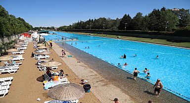 Eskişehir’de yapay plaj sezonu açıldı
