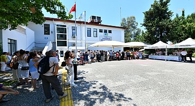 Fethiye Belediyesi’nden vatandaşlara aşure ikramı