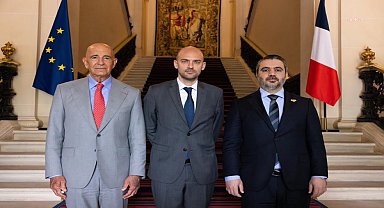 Fransa Dışişleri Bakanı Barrot, Suriye Dışişleri Bakanı Şeybani ve ABD'nin Suriye Özel Temsilcisi Barrack, Paris'te bir araya geldi