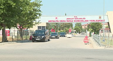 Gamze Taşcıer, Muhittin Böcek'i cezaevinde ziyaret etti: Muhittin Başkan'ın tutukluluğuna son verin