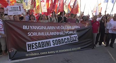 İstanbul Emek Barış ve Demokrasi Güçleri Eskişehir orman yangınında yaşamını yitiren orman işçileri ve AKUT gönüllüleri için Kadıköy'de eylem düzenledi: Önlenebilir her işçi ölümü iş cinayetidir