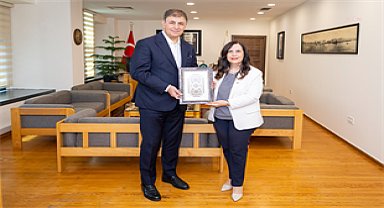 İzmir Büyükşehir Belediye Başkanı Tugay, görev süresi biten KKTC İzmir Başkonsolosu İnanıroğlu'nu ağırladı