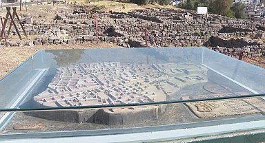 İzmir Büyükşehir Belediye Başkanı Tugay Smyrna kazılarını inceledi