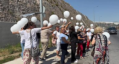 İzmir'de yurttaşlar, Murat Çalık'a gökyüzüne bolan bırakarak destek verdi 