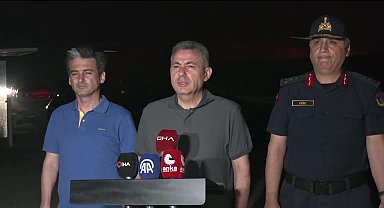 İzmir Valisi Elban'dan Çeşme'deki yangına ilişkin açıklama: Üç köy boşaltıldı, müdahale devam ediyor