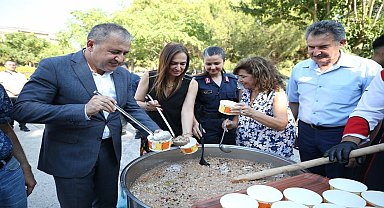 Karşıyaka’da geleneksel aşure buluşması