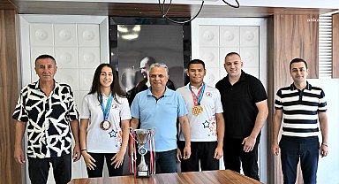 Kızıl Fırtına'nın şampiyon öğrencileri Muratpaşa’ya altın madalya getirdi
