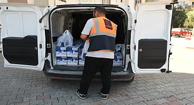 Kuşadası Belediyesi'nin çocuklara yönelik süt desteği devam ediyor