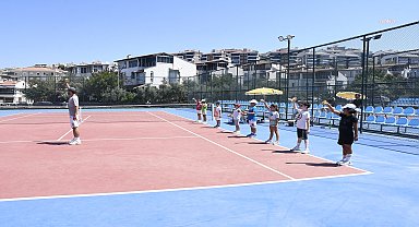 Kuşadası Tenis Kulübü, çocuklar için eğitimlere başladı