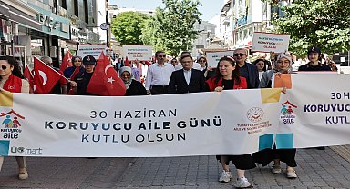 Kütahya'da Koruyucu Aile Günü'nde anlamlı yürüyüş
