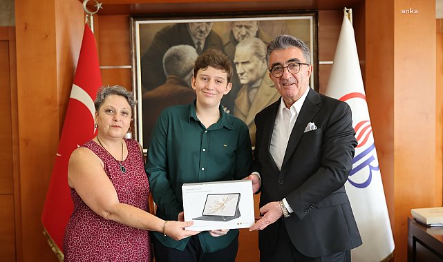 LGS birincisi Eymen Efe Karakan'dan Bayrampaşa Belediye Başkanı Mutlu'ya ziyaret