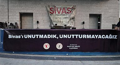 Madımak Katliamı'nda yaşamını yitirenler Bornova'da Metin Kahraman'ın konseriyle anıldı