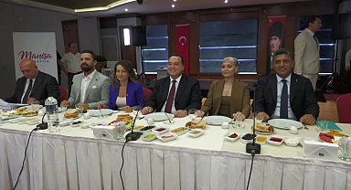 Manisa Büyükşehir Belediye Başkanı Dutlulu, Şehzadeler ilçesinde görev yapan mahalle muhtarlarıyla bir araya geldi